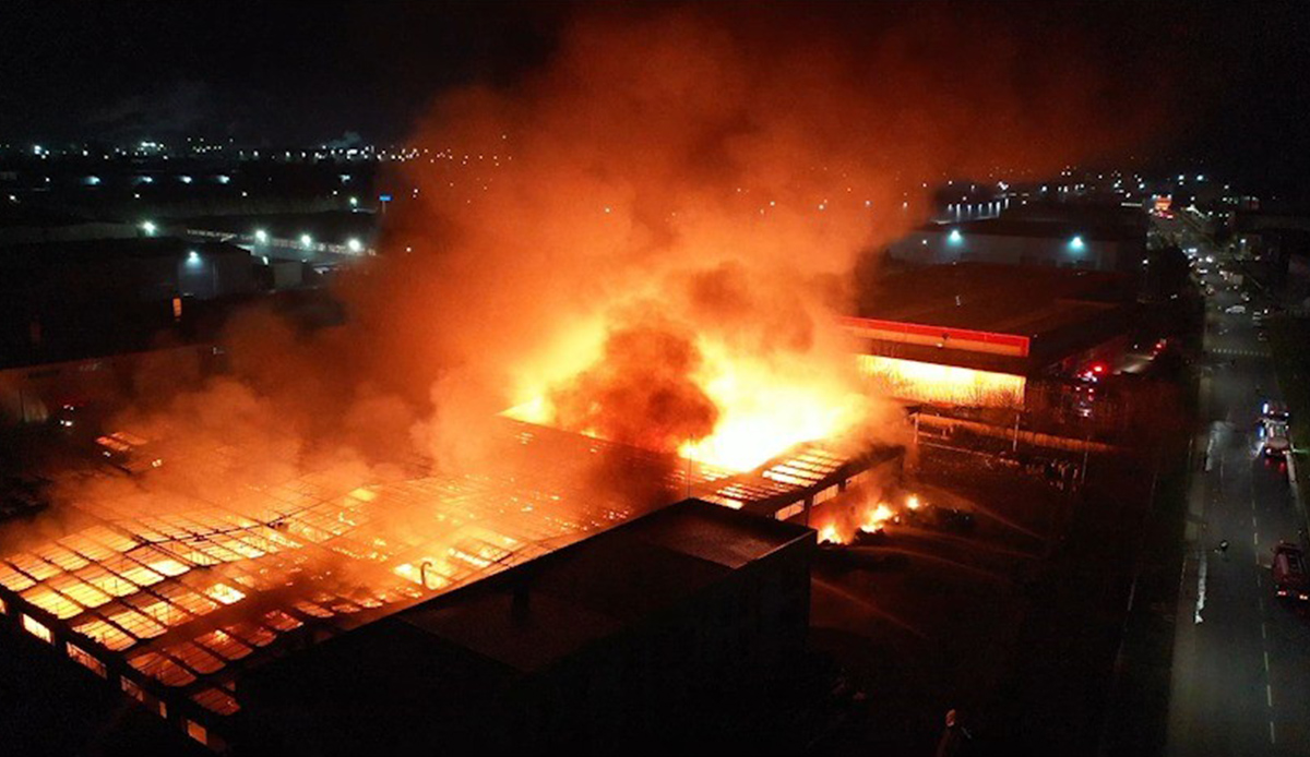 Tekirdağ'da parfüm fabrikasında yangın