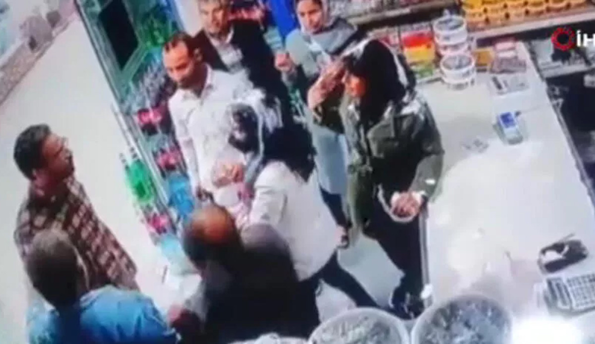 İran’da başörtü takmayan kadınlara yoğurtlu saldırı