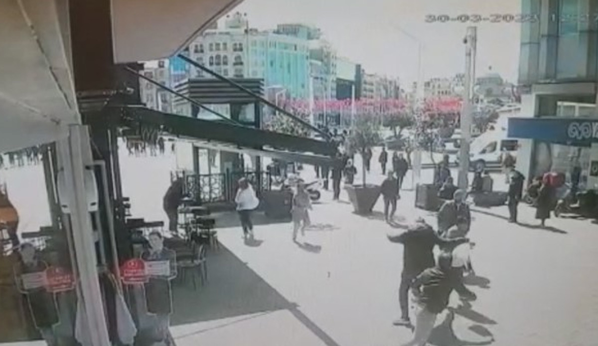 Taksim Meydanı’nda turist kadına kapkaç kamerada