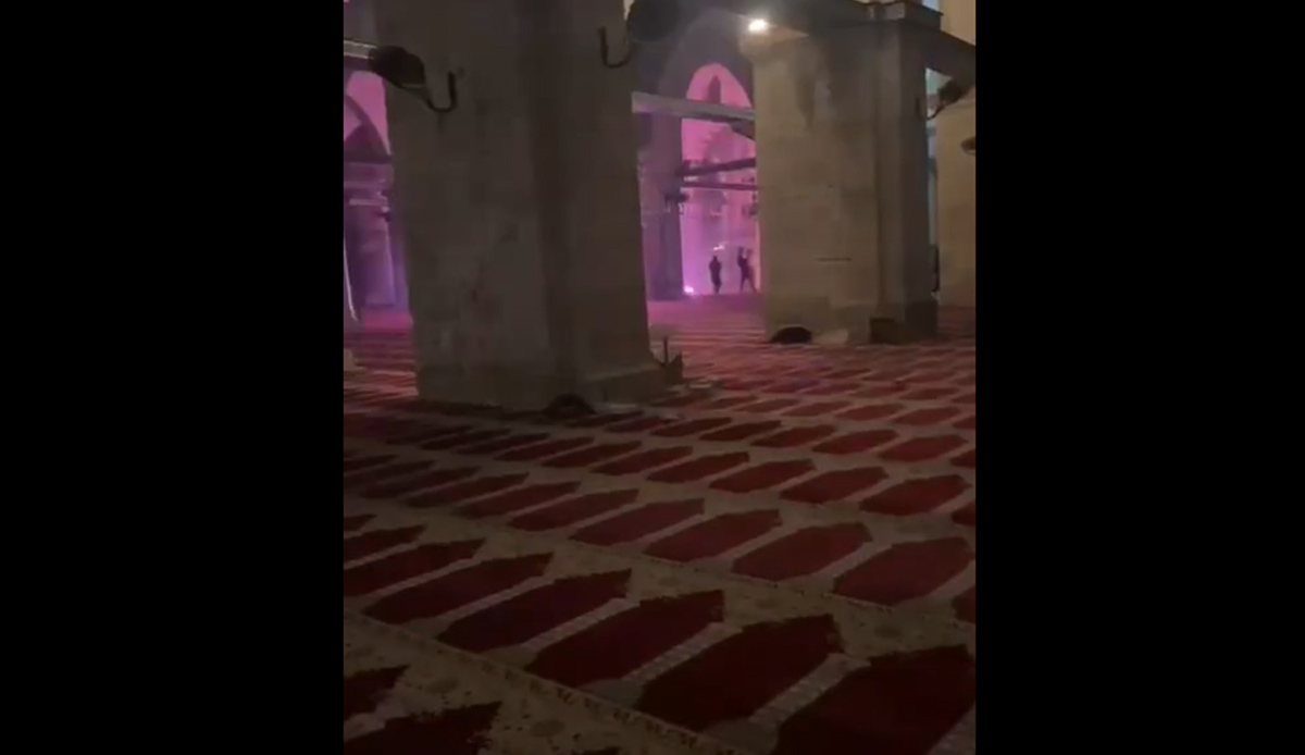 İsrail polisinden Mescid-i Aksa'ya baskın