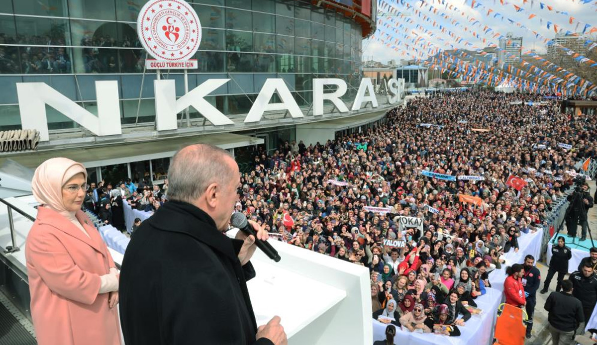 Ankara'da Erdoğan coşkusu: Vatandaşlar sel olup aktı