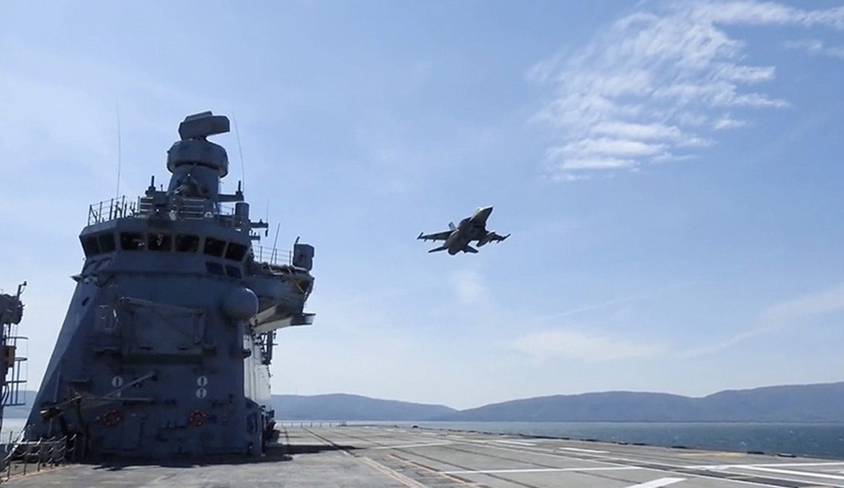 MSB'den TCG Anadolu paylaşımı! Marmara Denizi'nde F-16’lı eğitim