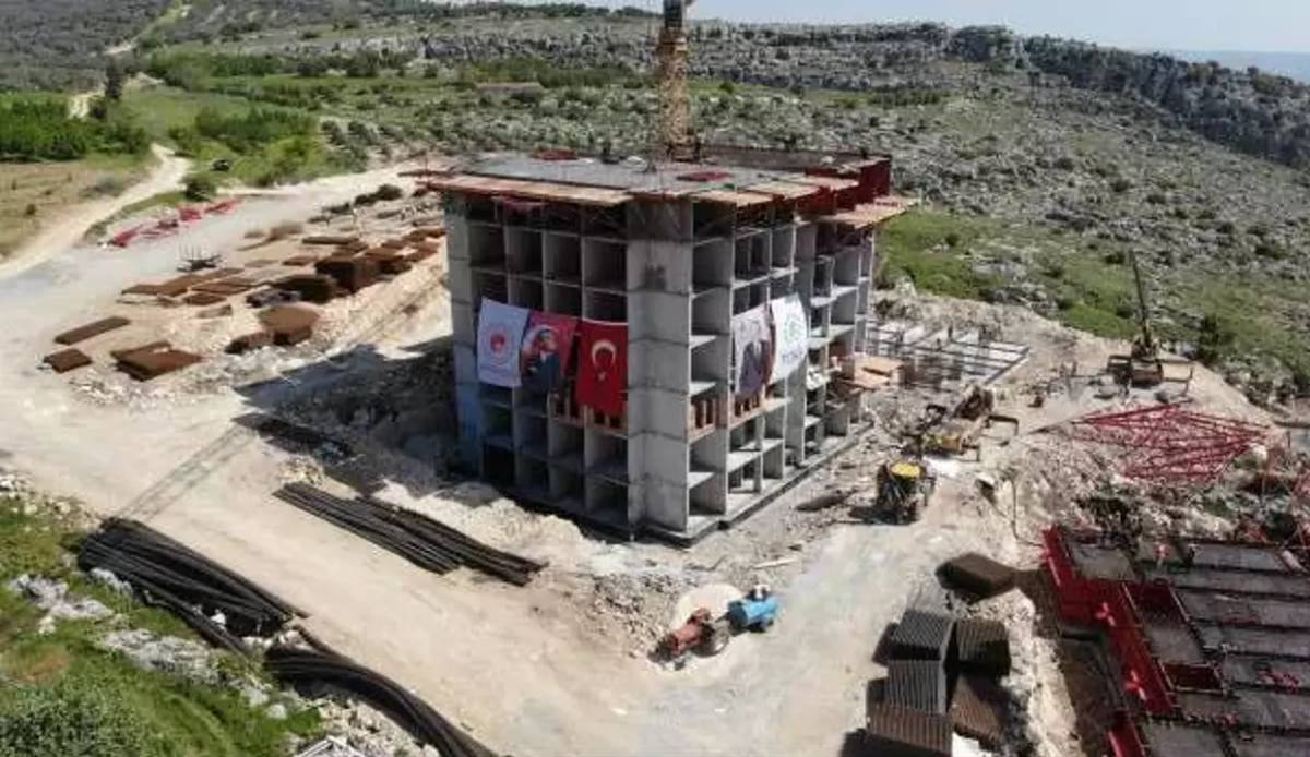 Hatay'ın Altınözü ilçesinde 364 konut inşaatı sürüyor