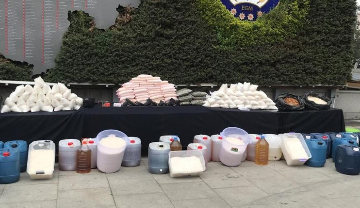 İstanbul'da torbacılara operasyon! 1.2 ton uyuşturucu ele geçirildi