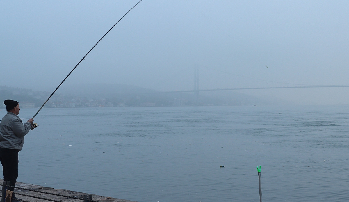İstanbul'da göz gözü görmüyor: Sabah saatlerinde yoğun sis etkili oldu
