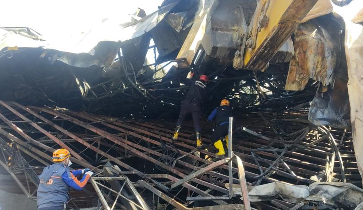 Mersin'deki yangın faciasından acı haber! 1'i itfaiye eri 4 kişi hayatını kaybetti