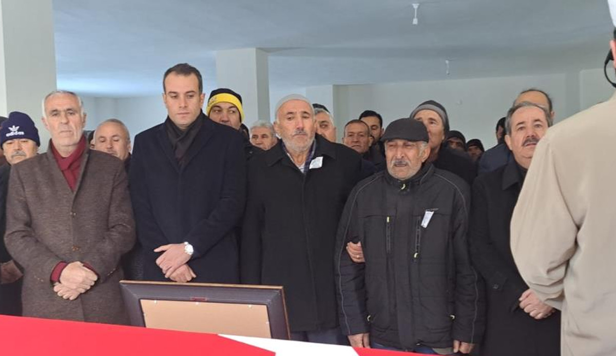 8 aylık evliydi, Kahramanmaraş depremlerinde şehit oldu: Babası mezarını ziyaret etti, görenler gözyaşlarını tutamadı