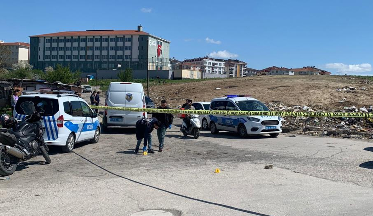 Çocuklara şeker dağıtan polisler kurşunlandı