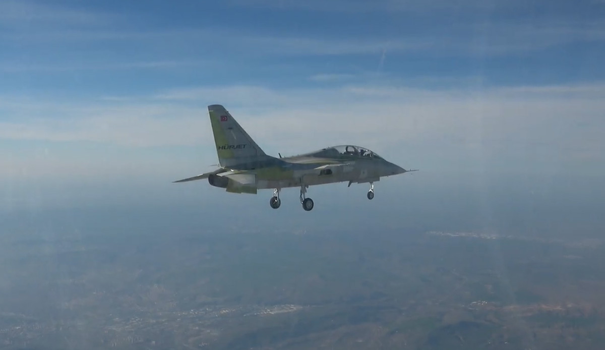 Son dakika... Türkiye’nin ilk jet motorlu eğitim ve hafif taarruz uçağı Hürjet ilk uçuşunu yaptı