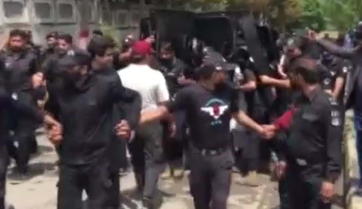 Pakistan'da İmran Han yoğun güvenlik önlemleri altında mahkemeye getirildi