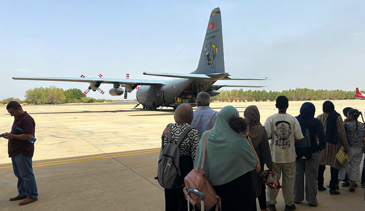 Bakan Akar'dan Sudan'da saldırıya uğrayan Türk uçağına ilişkin açıklama