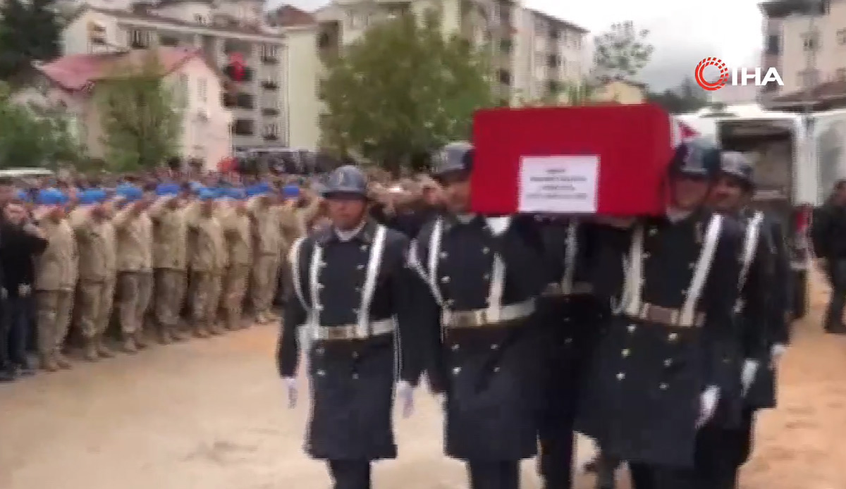 Acı dolu anlar! Şehit Jandarma Astsubay Üstçavuş Mehmet Gündüz son yolculuğuna uğurlandı