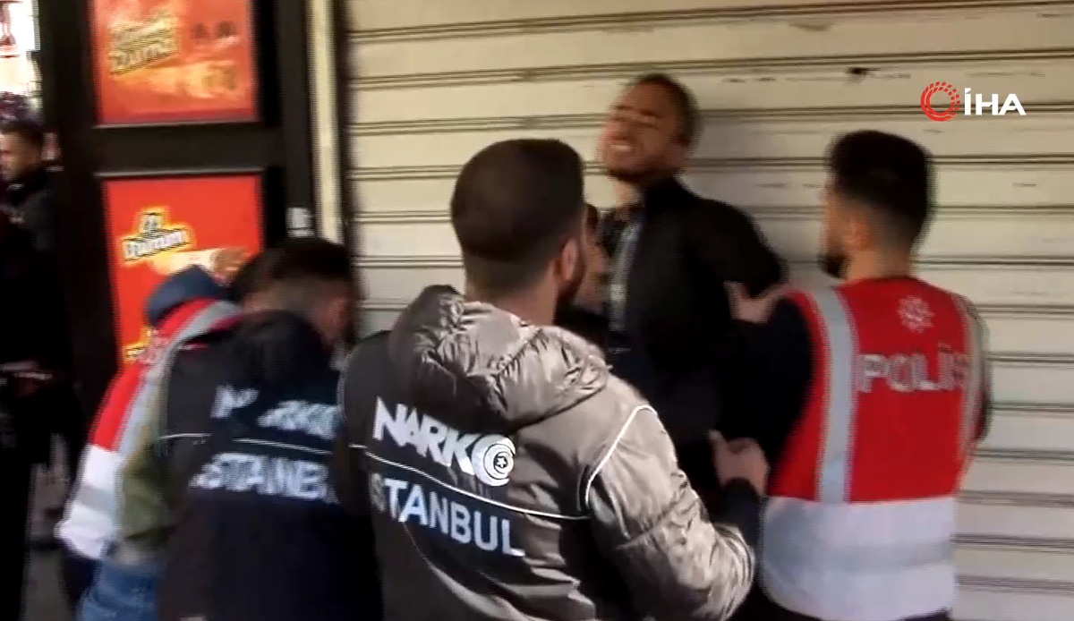 Beşiktaş'tan Taksim'e izinsiz çıkmaya çalışan göstericilere polisten müdahale: 24 kişi gözaltına alındı