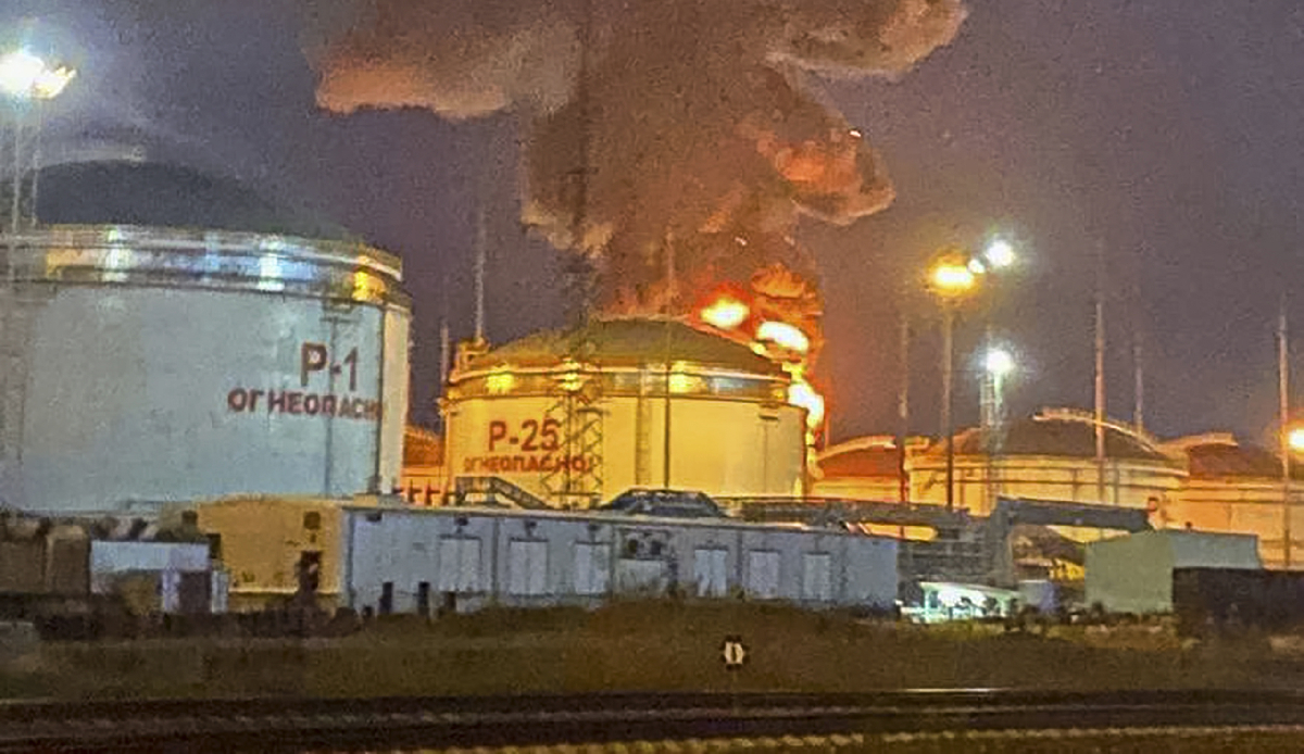 Alev alev yandı! Rusya'da petrol tesisinde yangın çıktı