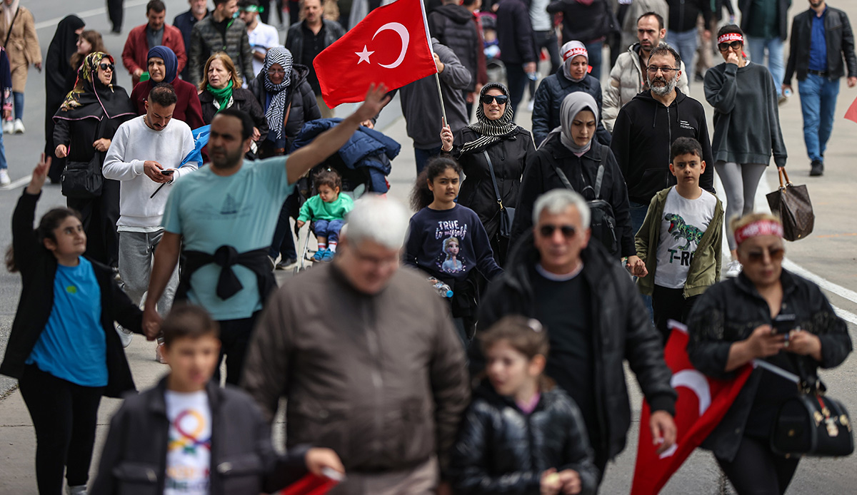 Yüz binler 'Büyük İstanbul Mitingi'ne akın etti