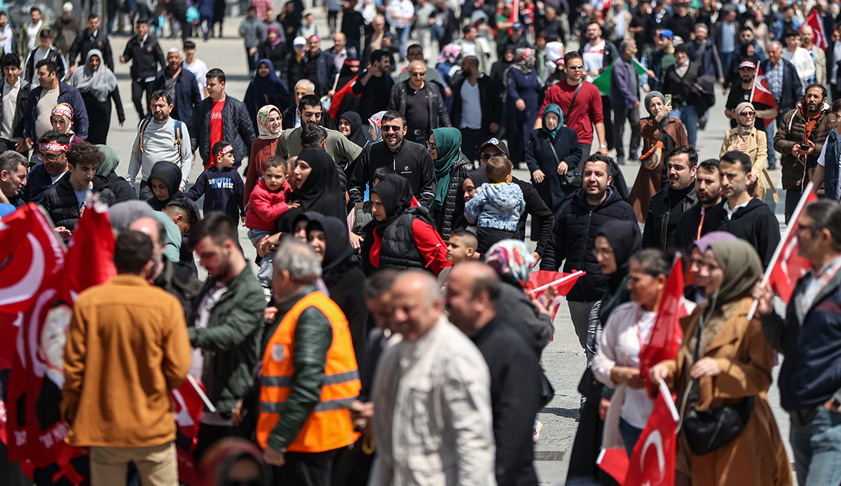 'Yüzyılın Mitingi' için İstanbullular akın etti: 15 Temmuz’da yürüdük bugün niye yürümeyelim?