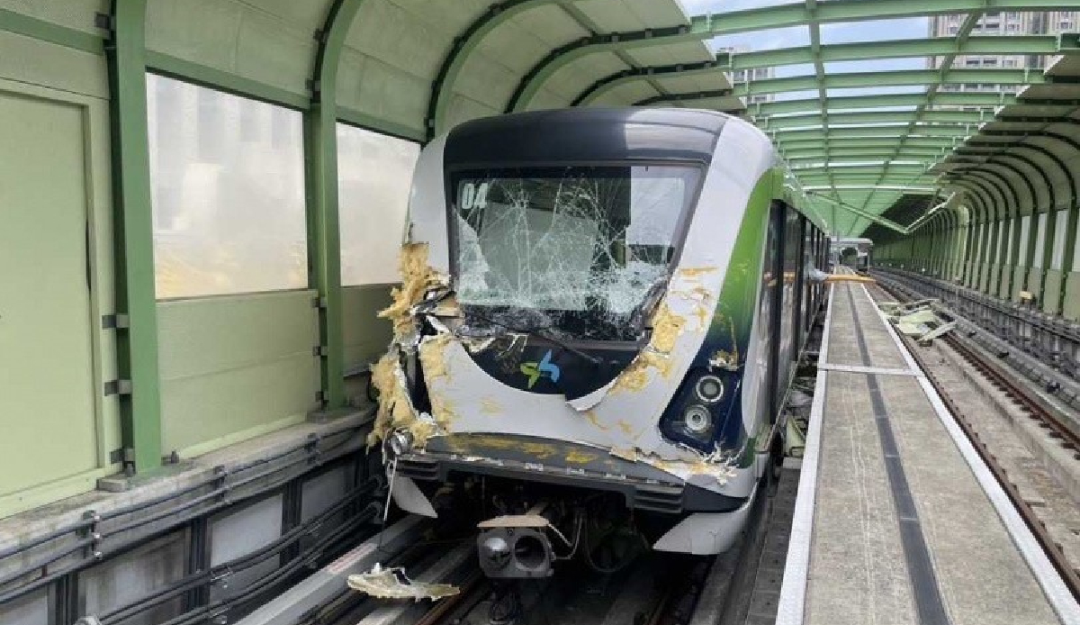 Tayvan’da akıllara durgunluk veren kaza: İnşaat vinci metronun üzerine uçtu