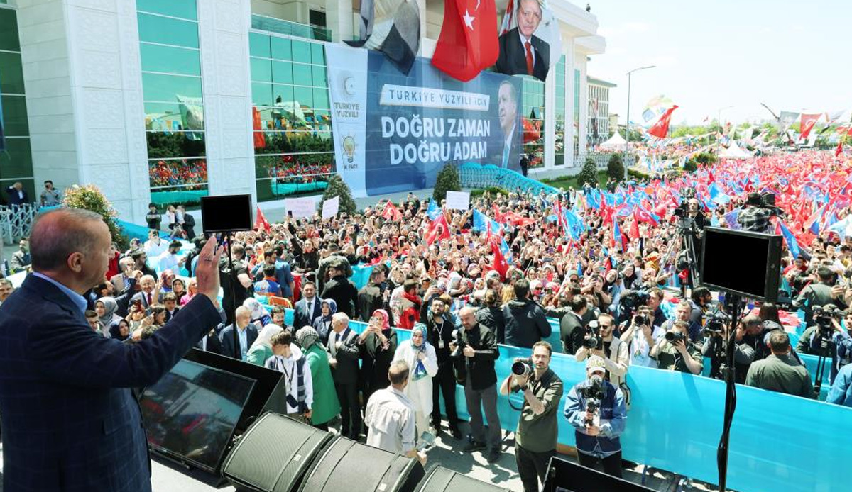  Cumhurbaşkanı Erdoğan: “Yarın sandıkları bayram yerine çevireceğiz”