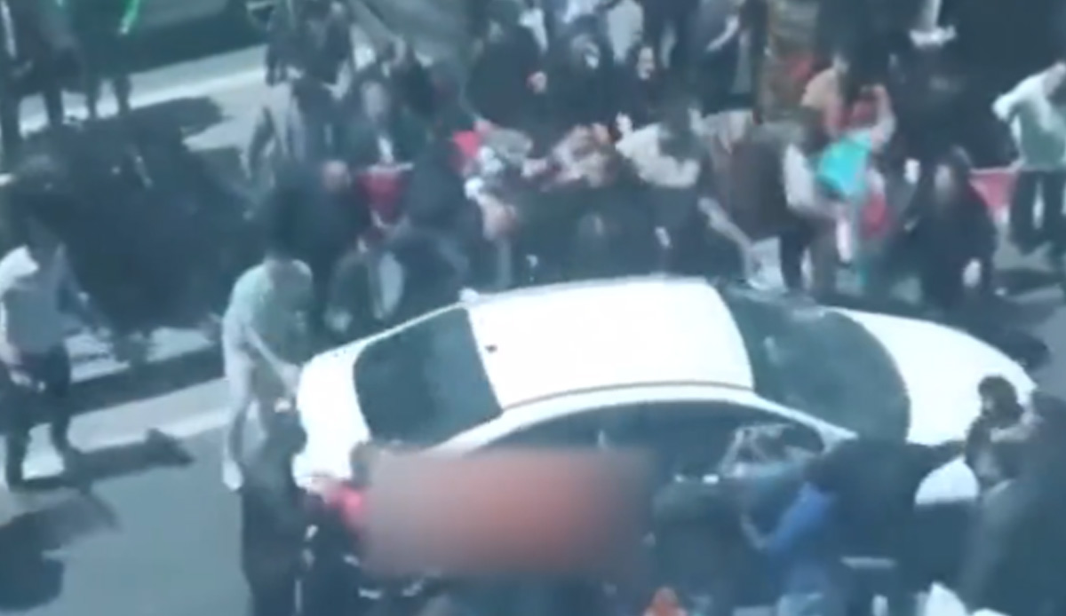 İmamoğlu mitinginde MHP'lilerin aracına saldırı