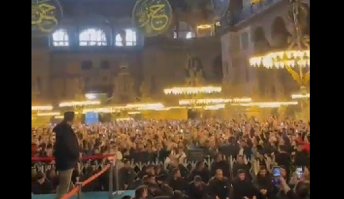 Erdoğan seçim programını Ayasofya'da akşam namazı ile sonlandırdı