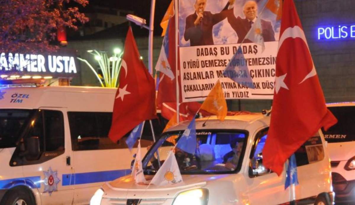 Erzurum'da halk kutlamalara başladı