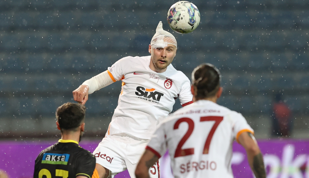 Galatasaraylı Nelsson korkuttu! Maç sonu 15 dikiş atıldı