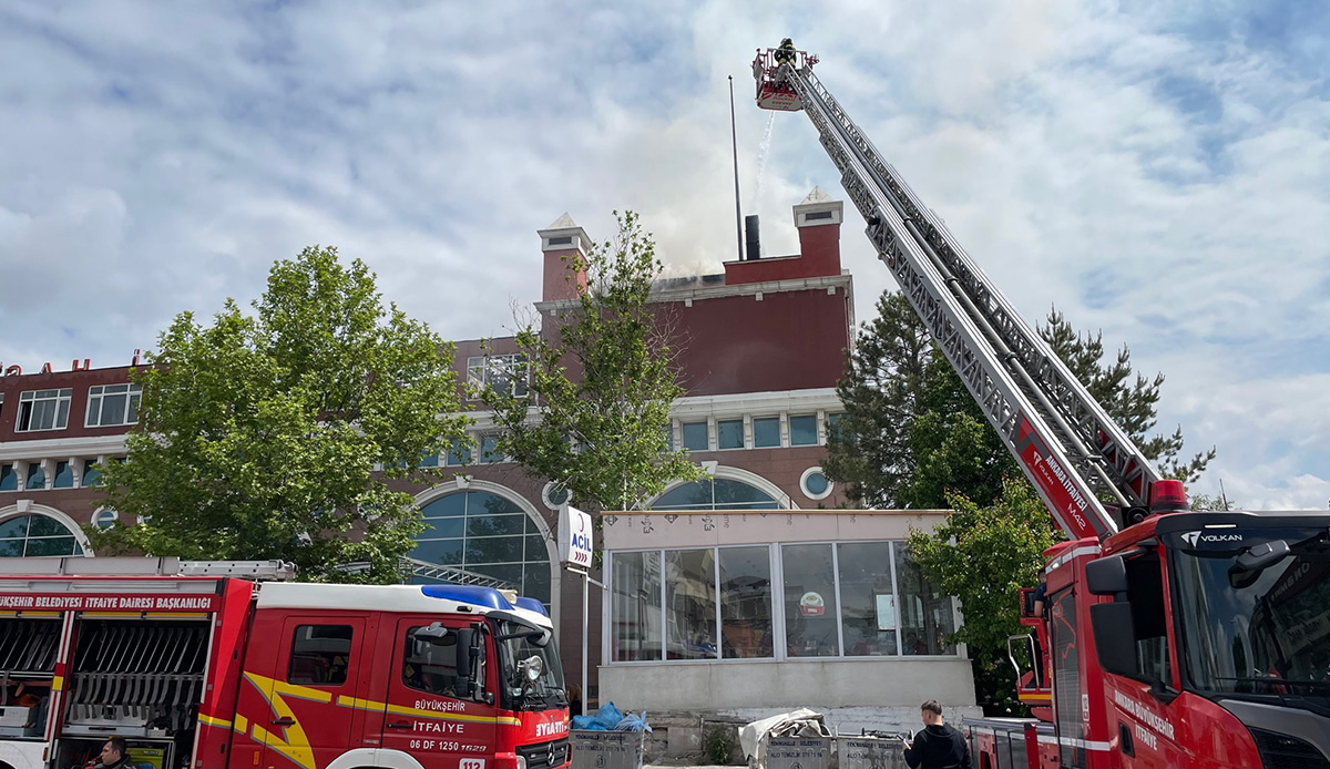 Ankara'da özel bir hastanede korkutan yangın
