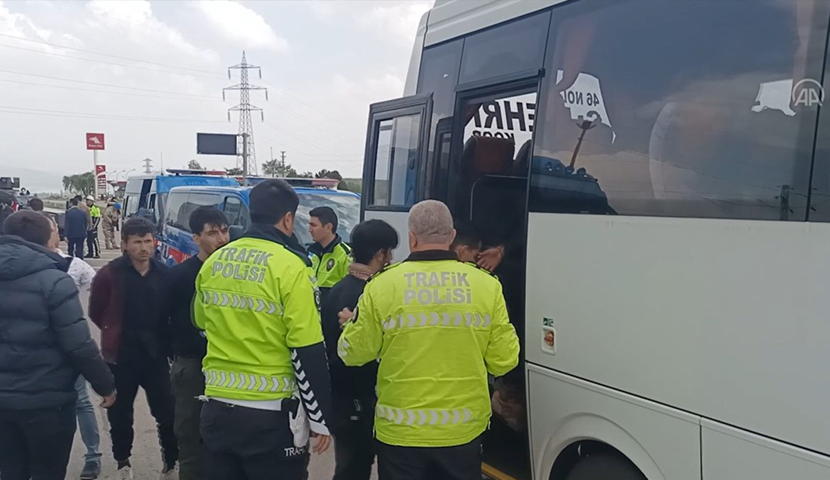 TIR dorsesinde 134 düzensiz göçmen yakalandı