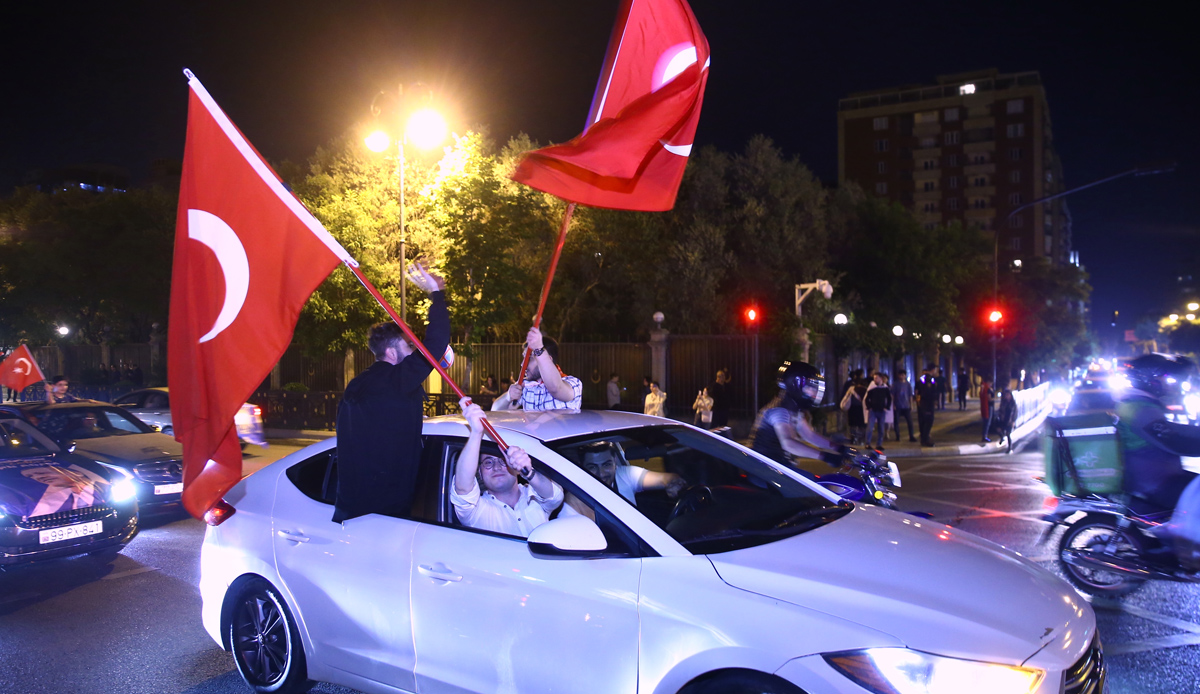 Cumhurbaşkanı Erdoğan'ın zaferi Bakü'yü sokaklara döktü