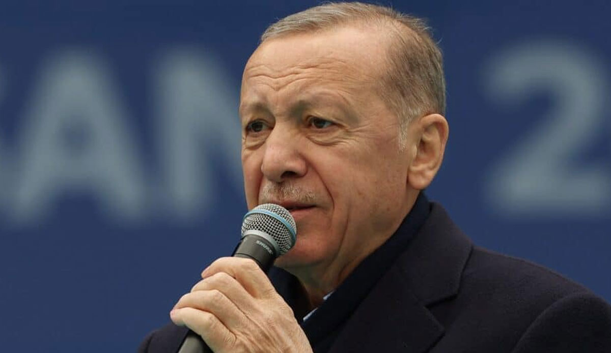 Cumhurbaşkanı Erdoğan, anne ve babasının kabirlerini ziyaret etti