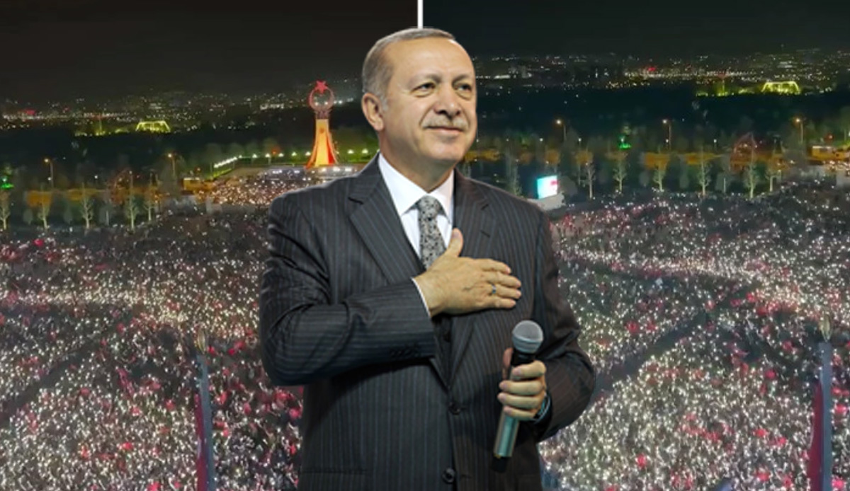 Külliye'de zafer coşkusu: On binler balkon konuşması için Beştepe'ye akın etti