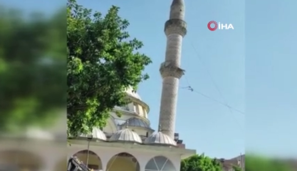 Minare yıkımında ortalık savaş alanına döndü! Araç ve işyerleri zarar gördü
