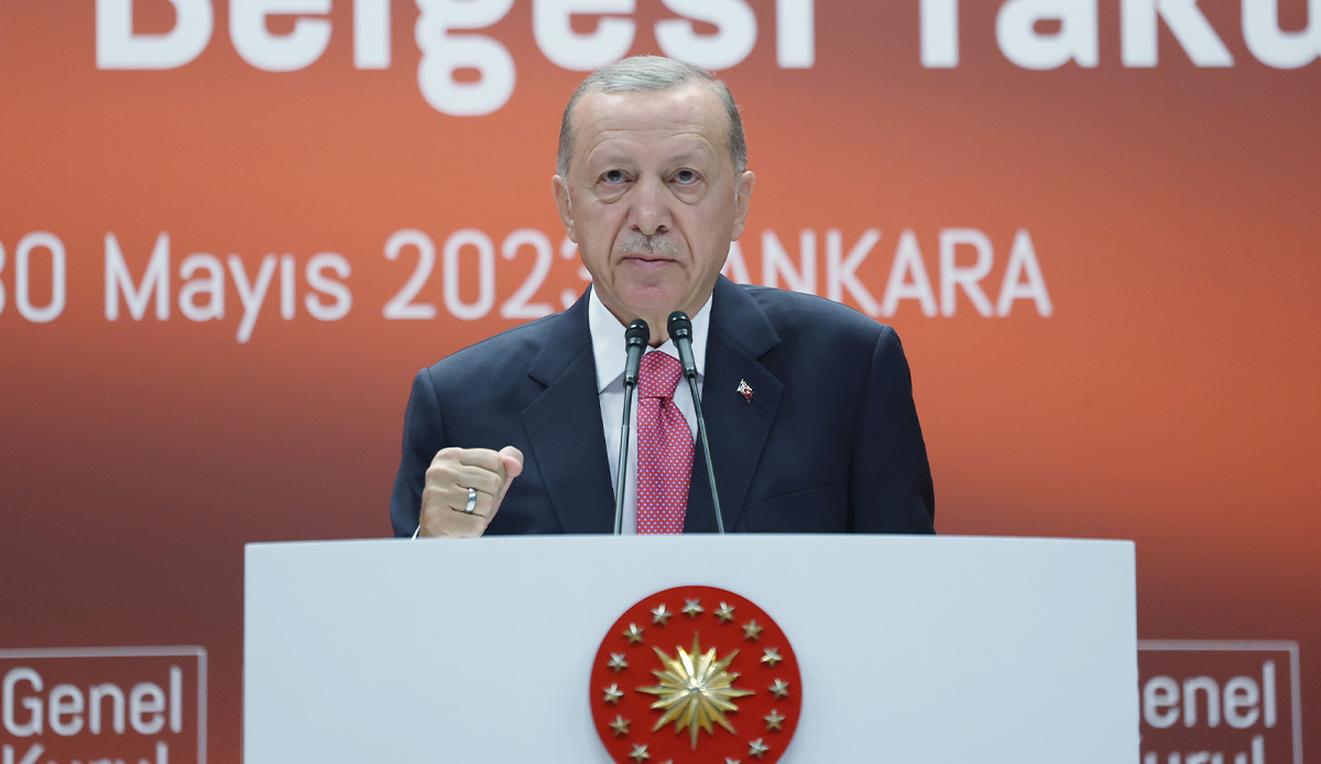 Cumhurbaşkanı Erdoğan: Millet, kumar masasına tekmeyi vurarak devirmiştir