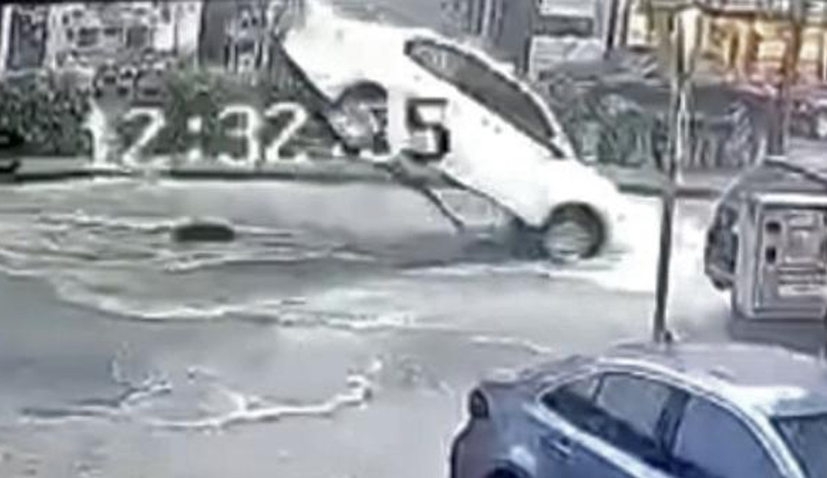 Tekirdağ’da rögar kapağı otomobili 2 metre uçurdu