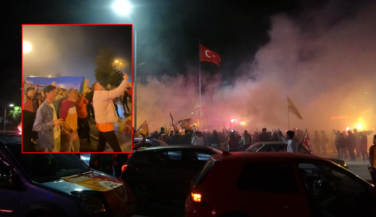 Galatasaray şampiyonluk kutlamalarında Fenerbahçe'nin cenazesini kaldırdılar