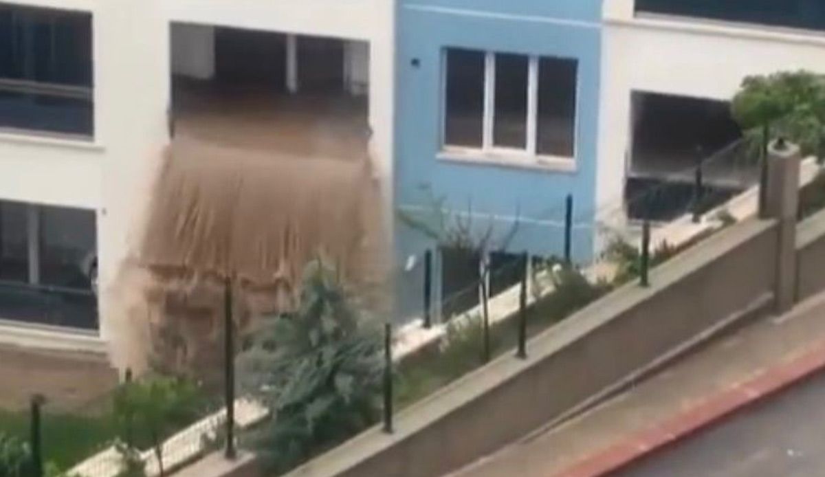Ankara'da sel adeta evin içinden geçti