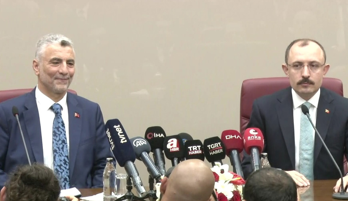 Ticaret Bakanlığı'nda devir teslim: Ömer Bolat koltuğa oturdu