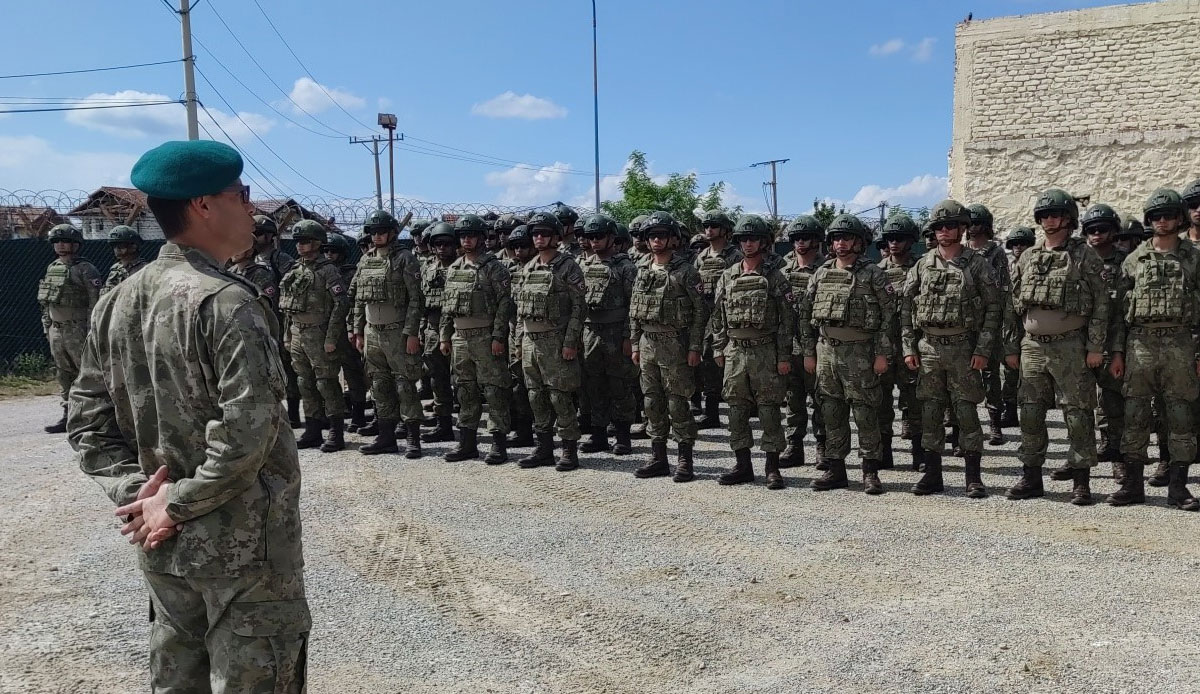 Türk komandolar Kosova'ya ayak bastı
