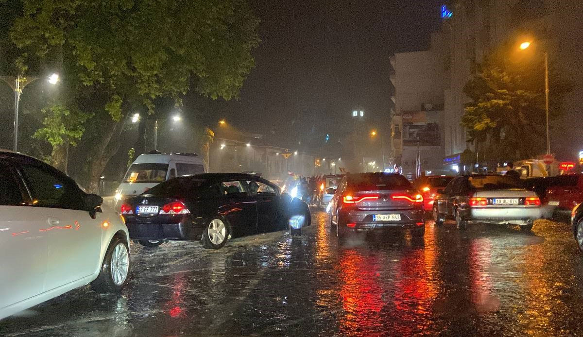 Sağanak su baskınına yol açtı