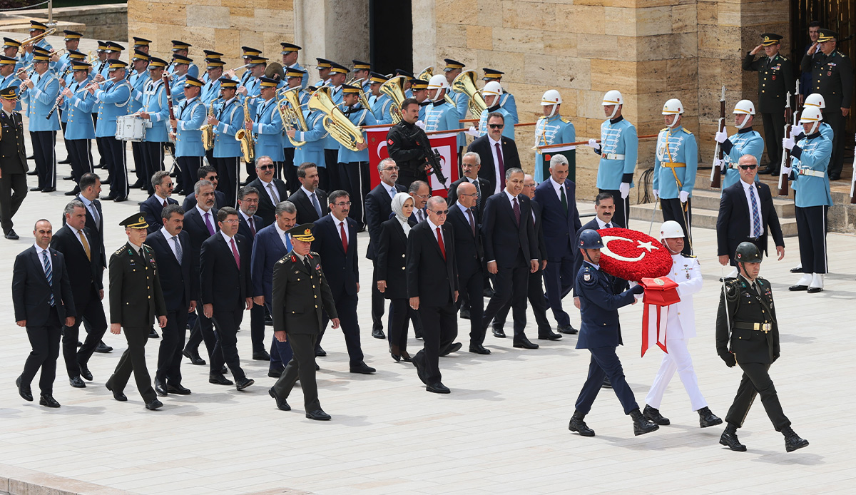 Cumhurbaşkanı Erdoğan ve yeni Kabine Anıtkabir'de