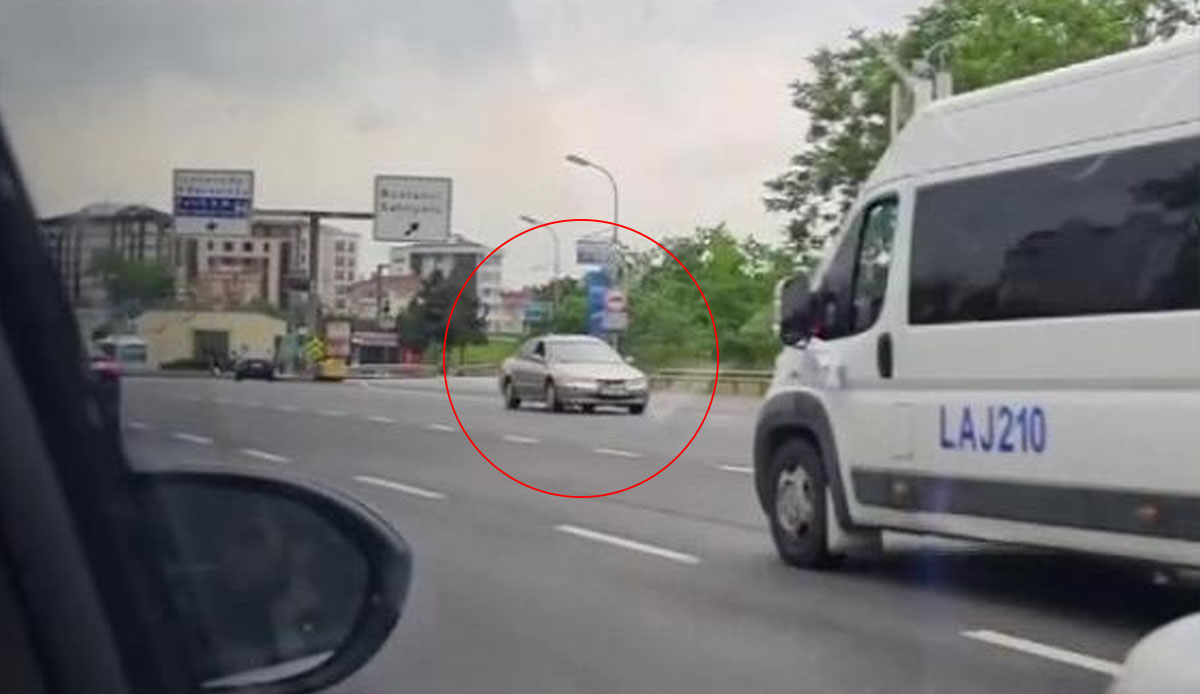 Kadıköy’de şaşkına çeviren anlar: Akan trafikte dakikalarca ters gitti