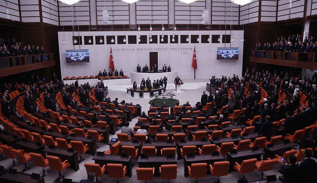 Yeni kabine üyeleri TBMM Genel Kurulunda yemin etti