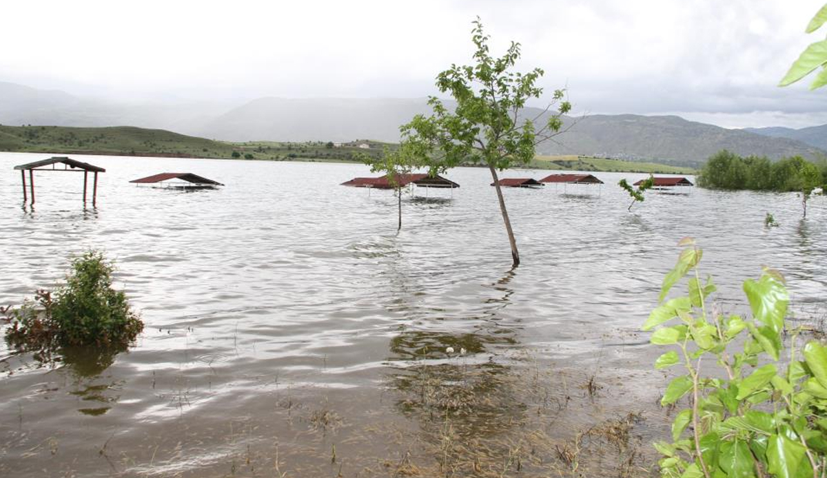 Kılıçkaya Barajı taştı, sosyal tesisleri su bastı