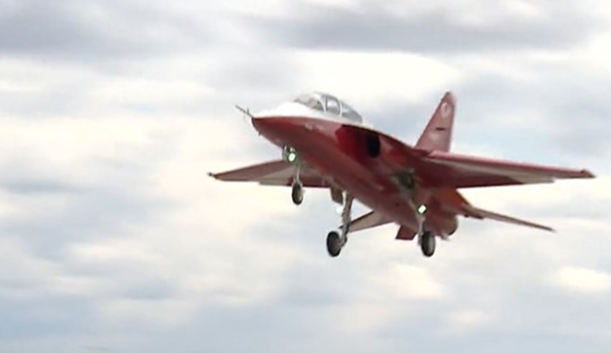 Türkiye'nin jet motorlu ilk uçağı HÜRJET, kritik bir test uçuşu gerçekleştirdi