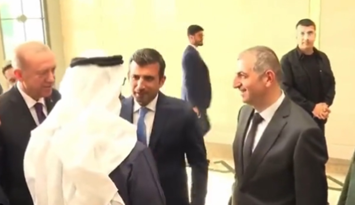 BAE Devlet Başkanı Al Nahyan'dan Selçuk Bayraktar'a: Gelecekte birlikte uçalım