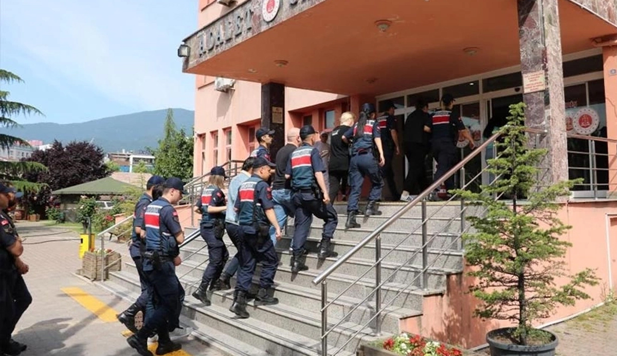 Karabük merkezli FETÖ operasyonu: 3 kişi tutuklandı
