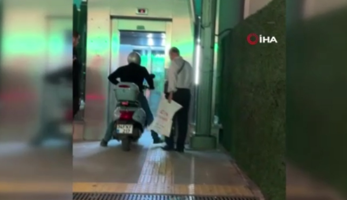 Yer: Küçükçekmece...Engelli asansörüne motosikletiyle bindi: İşte pes dedirten görüntüler