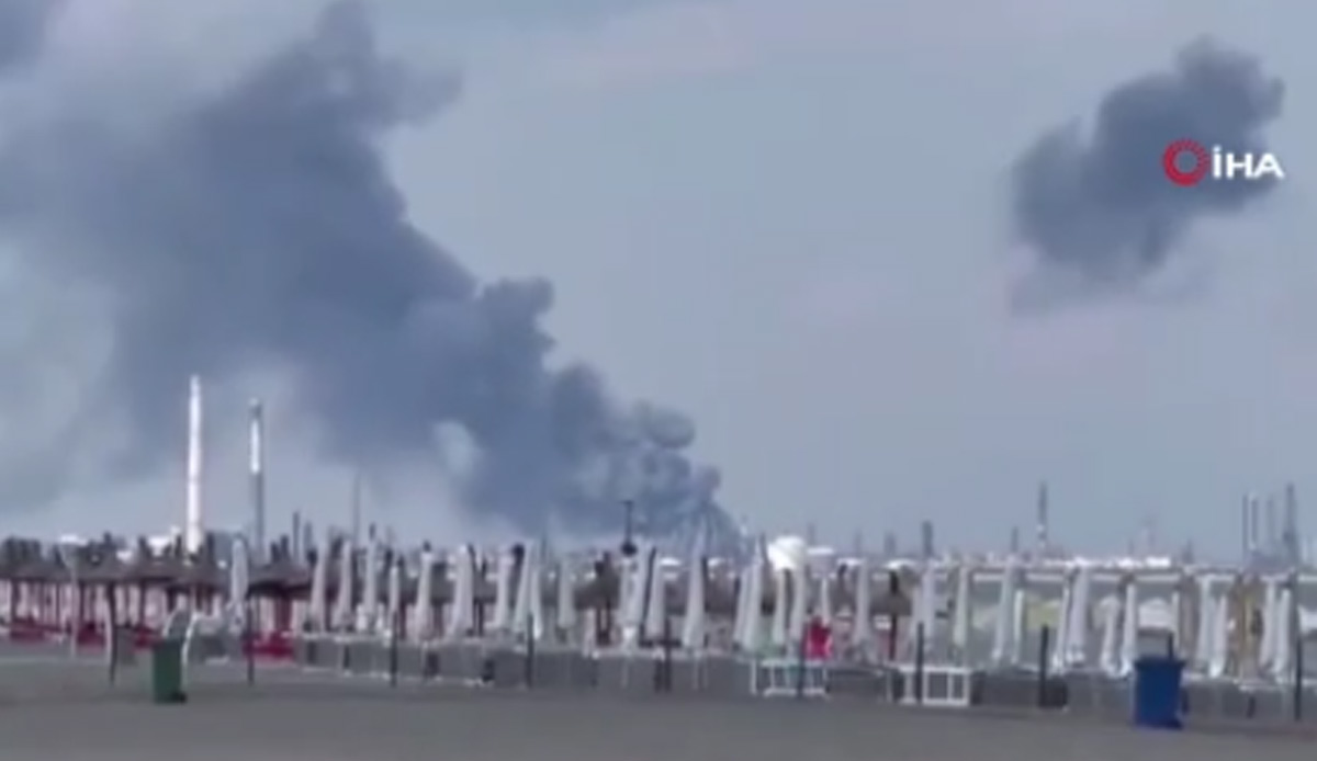 Romanya'nın en büyük petrol rafinerisi alev alev!