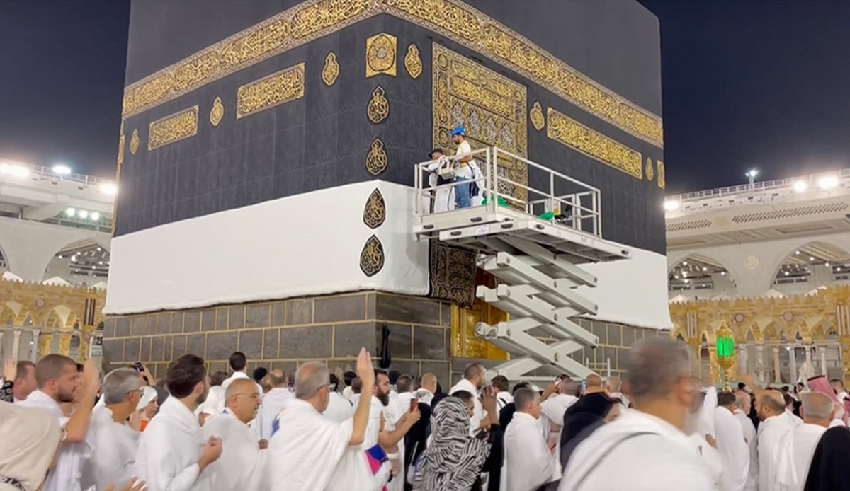 Bayram öncesi son hazırlıklar: Kabe'nin örtüsü de temizlendi