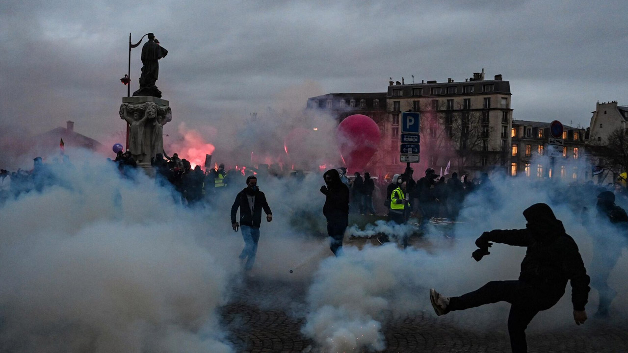 Fransa'daki protestolarda ilk ölüm! Yangın yerine dönen ülkede gözaltı sayısı açıklandı